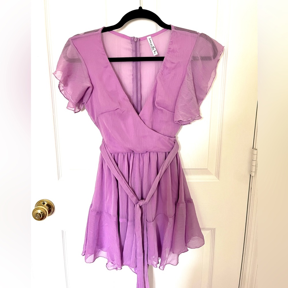 Lucy in the Sky lilac chiffon short sleeved romper with tie waist, size Small